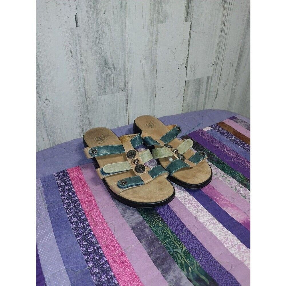 Gdefy Gravity Defyer Women's 7.5 Green Leather Slip On Sandals